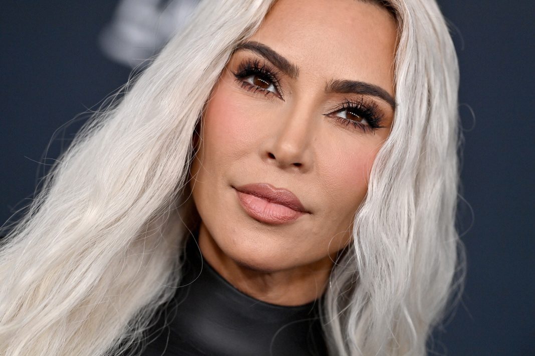 kim-kardashian’s-blonde-era-is-over-once-again-—-see-video