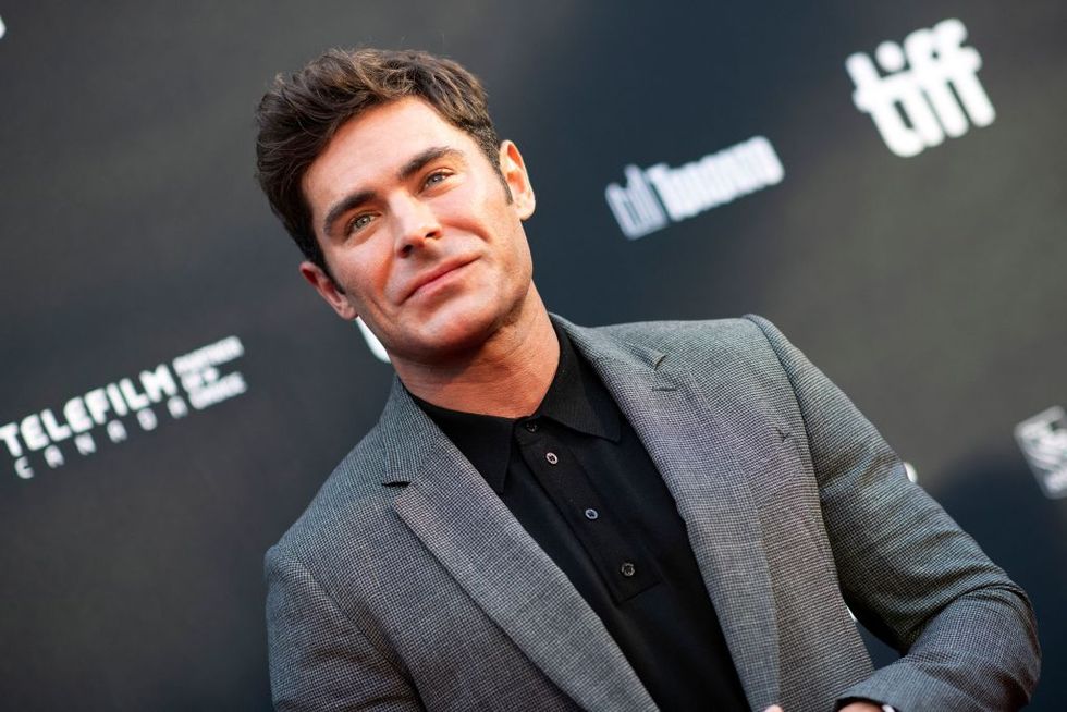 zac-efron-shares-adorable-photos-of-him-and-his-little-sister