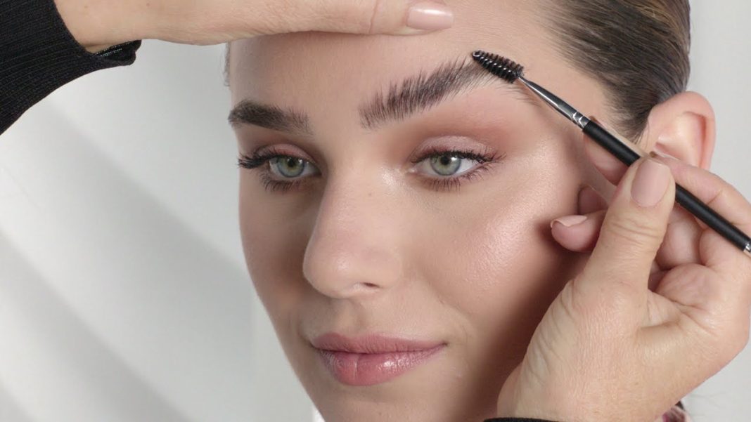 this-single-product-is-the-secret-to-easy,-supermodel-brows
