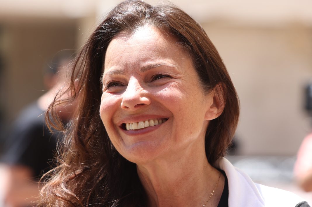 shoutout-to-fran-drescher-for-letting-her-graying-hair-show-while-on-strike-— see-the-photos
