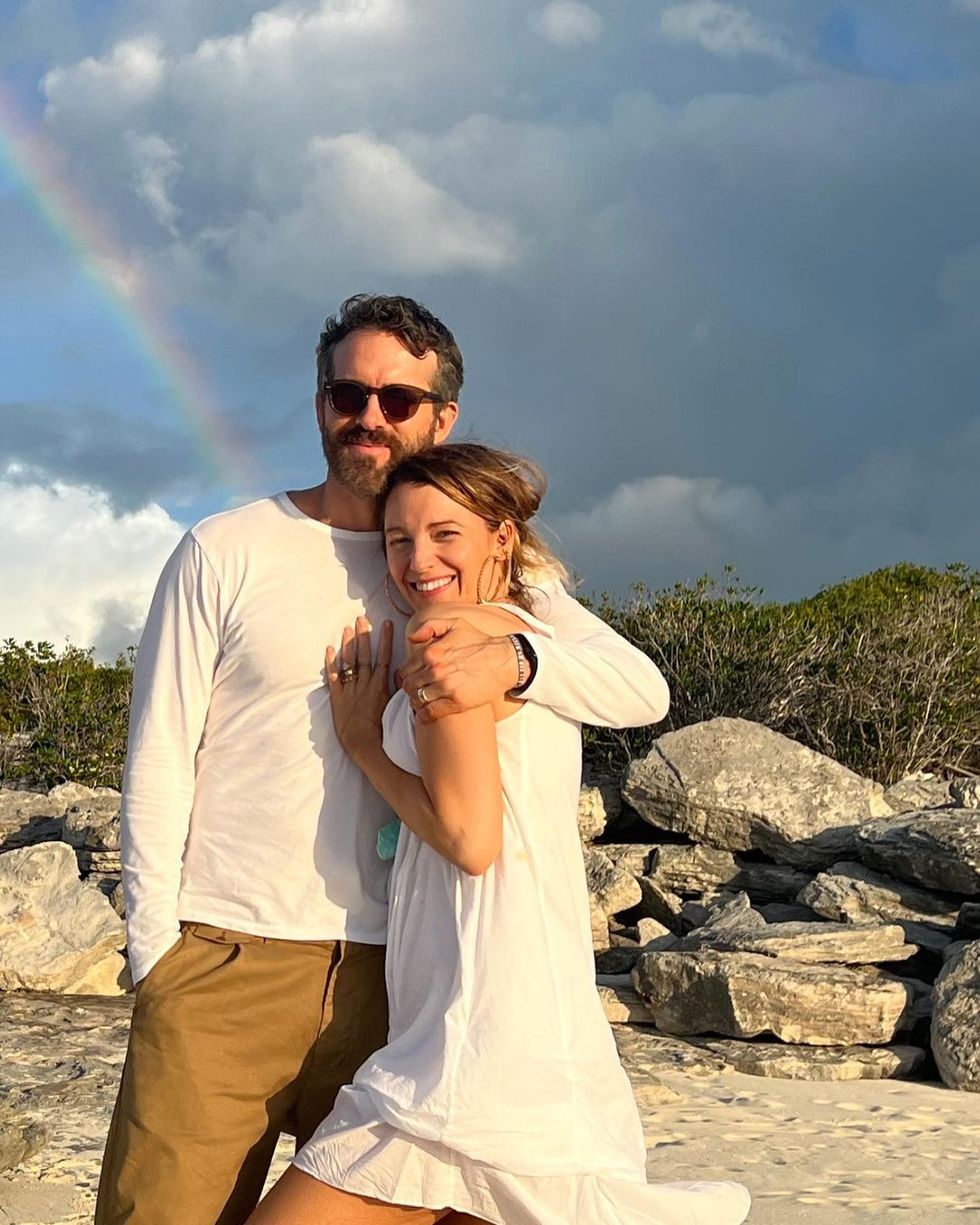 ryan-reynolds-gave-blake-lively-a-romantic-birthday-tribute-full-of-pics-(and-no-trolling)