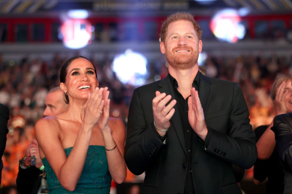 meghan-markle-wears-strapless-peacock-green-gown-to-invictus-closing-ceremony