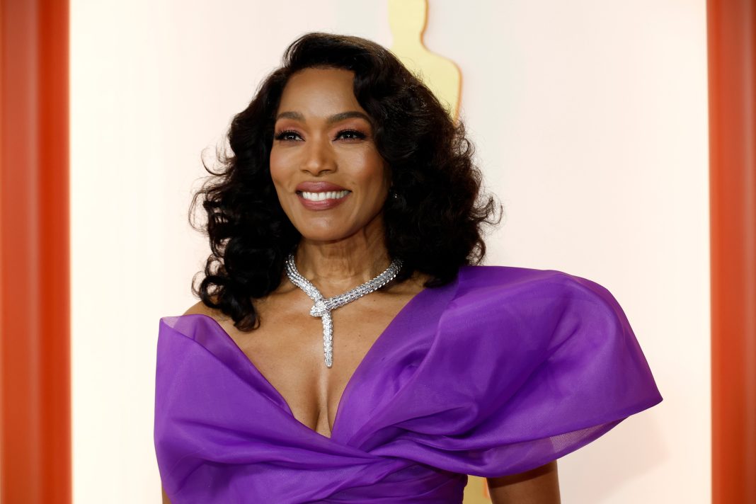 angela-bassett-just-served-us-the-bluntest-bang-we’ve-ever-seen-—-see-photos
