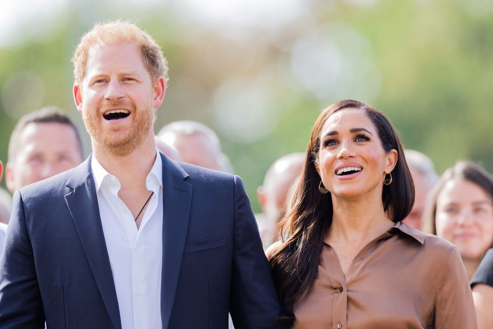meghan-markle-wore-$22-hoops-from-amazon,-and-they’re-still-in-stock