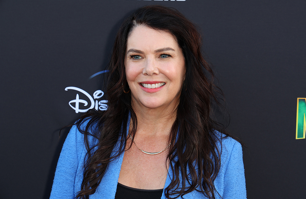 lauren-graham-“swears-by”-this-“filter-finish”-primer-that-makes-makeup-look-better