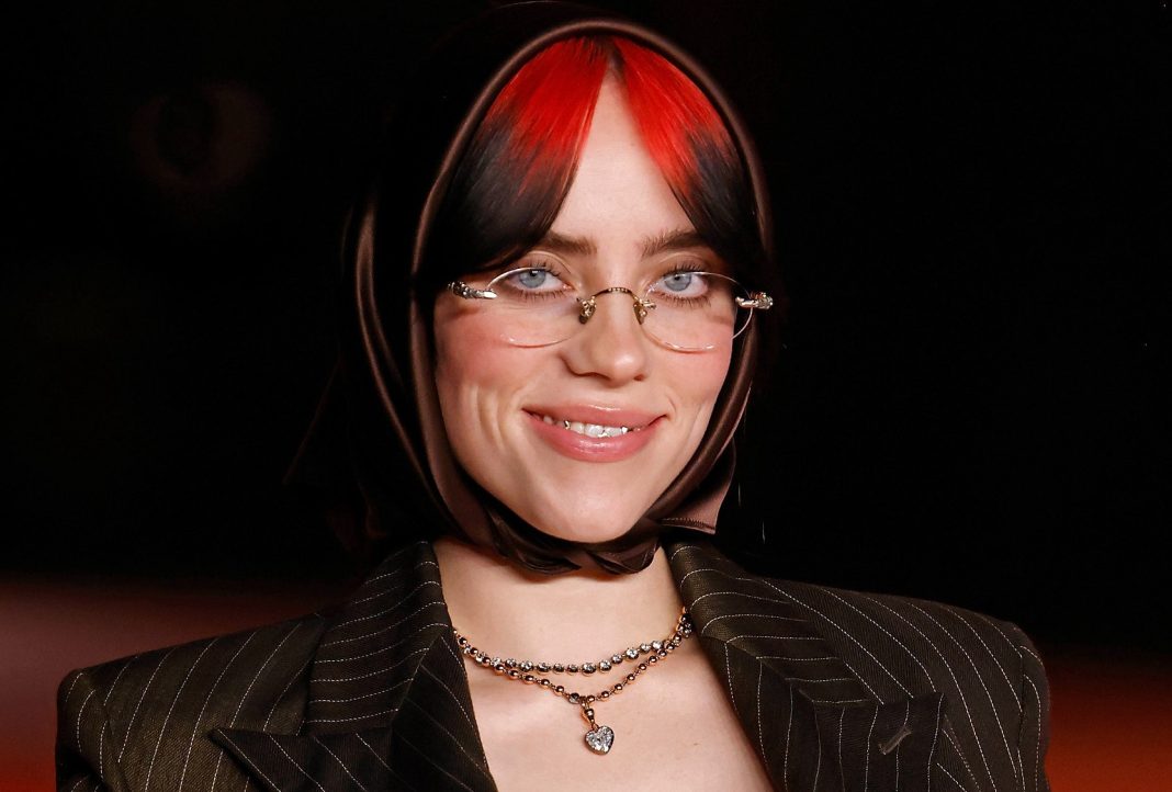 billie-eilish-paired-a-baseball-cap-with-a-hair-ribbon-and-it-somehow-totally-works-—-see-photos