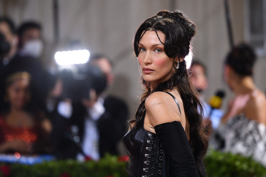 bella-hadid’s-hair-is-shinier-than-the-tinsel-on-my-tree-— see-the-photos