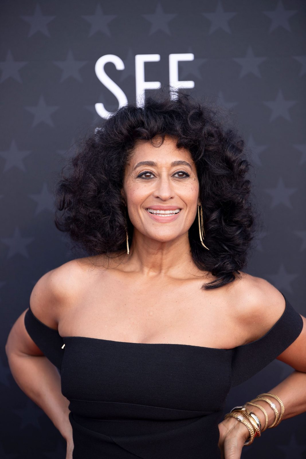 you’d-think-tracee-ellis-ross-traveled-back-to-1960-to-get-this-ponytail-— see-the-photos
