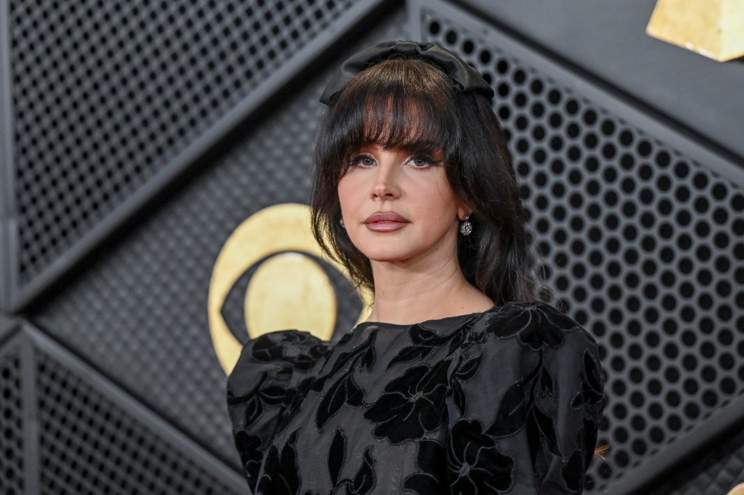 lana-del-rey-debuted-the-world’s-biggest-bangs-at-the-2024-grammys-—-see-photos